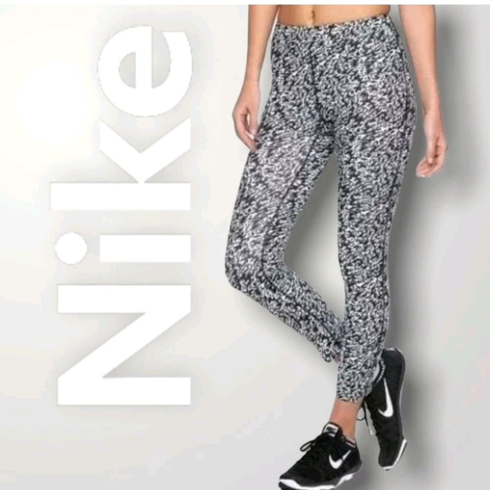 Nike Dri Fit Women's High Waisted Black and White Patterned Leggings Large